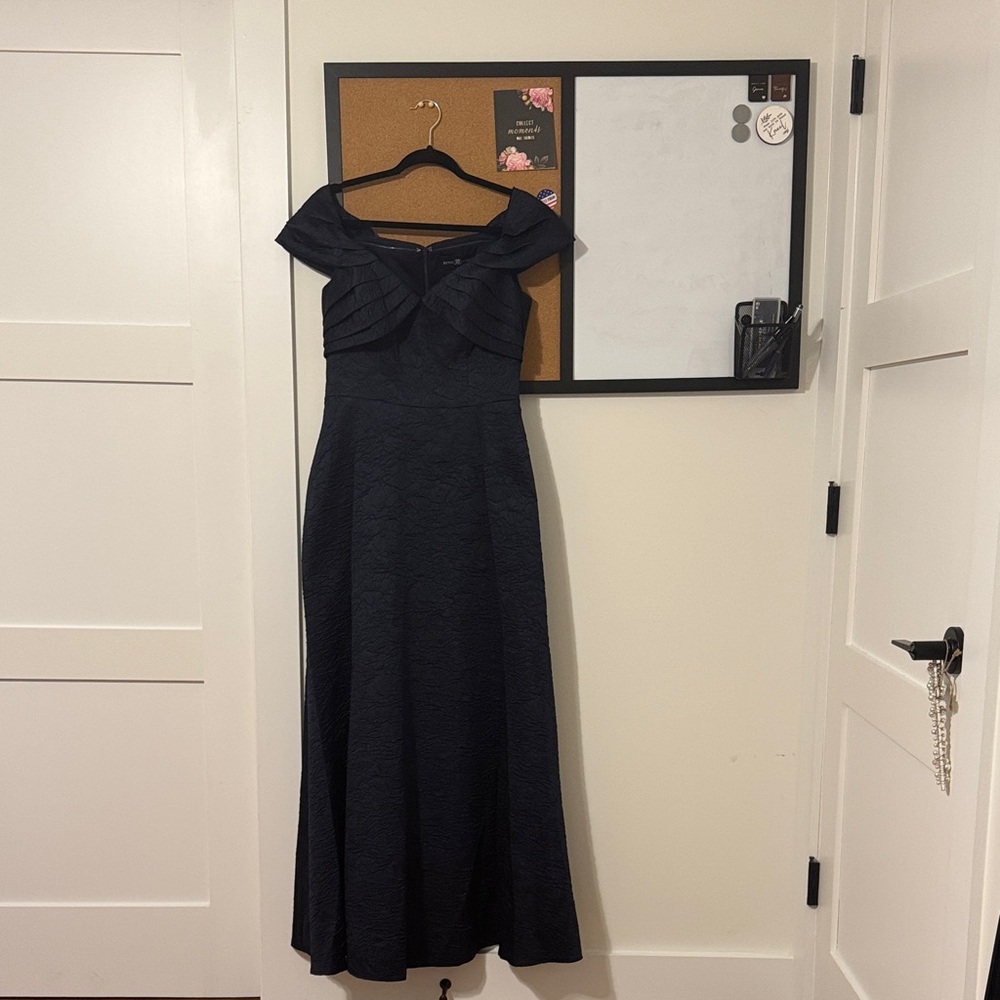 Betsy & Adam Off-the-Shoulder Jacquard A-Line Formal Dress – Navy size 6